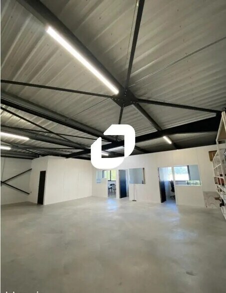 1 Bis Rue De L'Isere, SAINT EGREVE à louer - Photo de l’immeuble – Image 2 sur 19