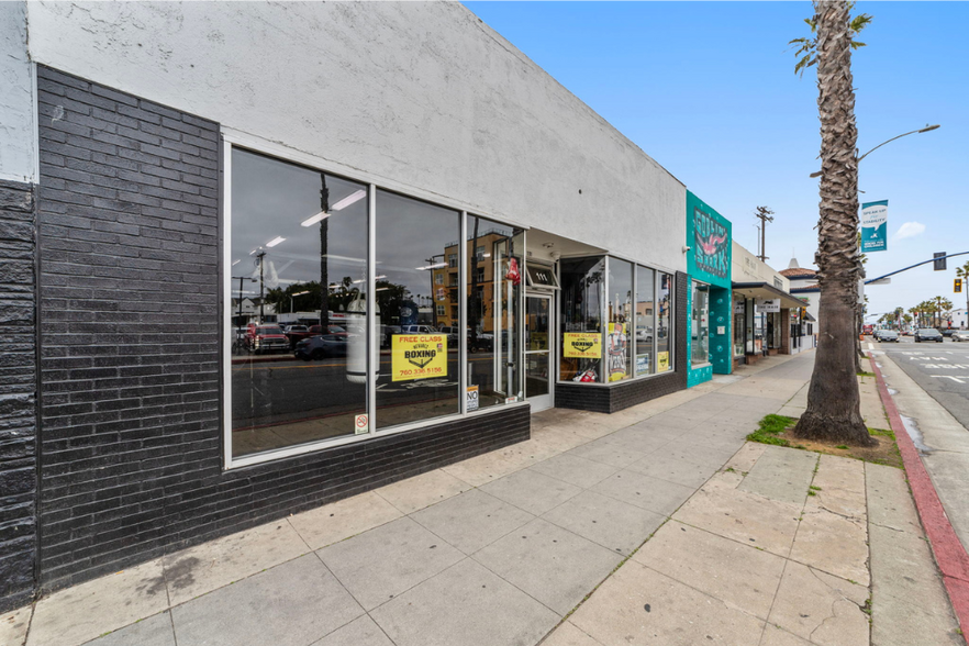 111 S. Coast hwy, Oceanside, CA à louer - Photo de l’immeuble – Image 3 sur 7