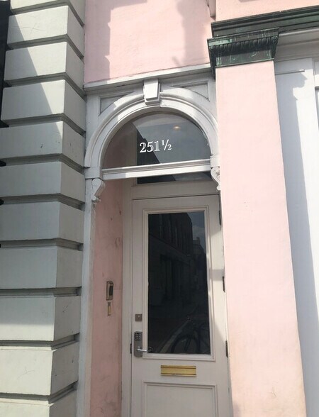 251 1/2 King St, Charleston, SC à louer - Photo de l’immeuble – Image 2 sur 19