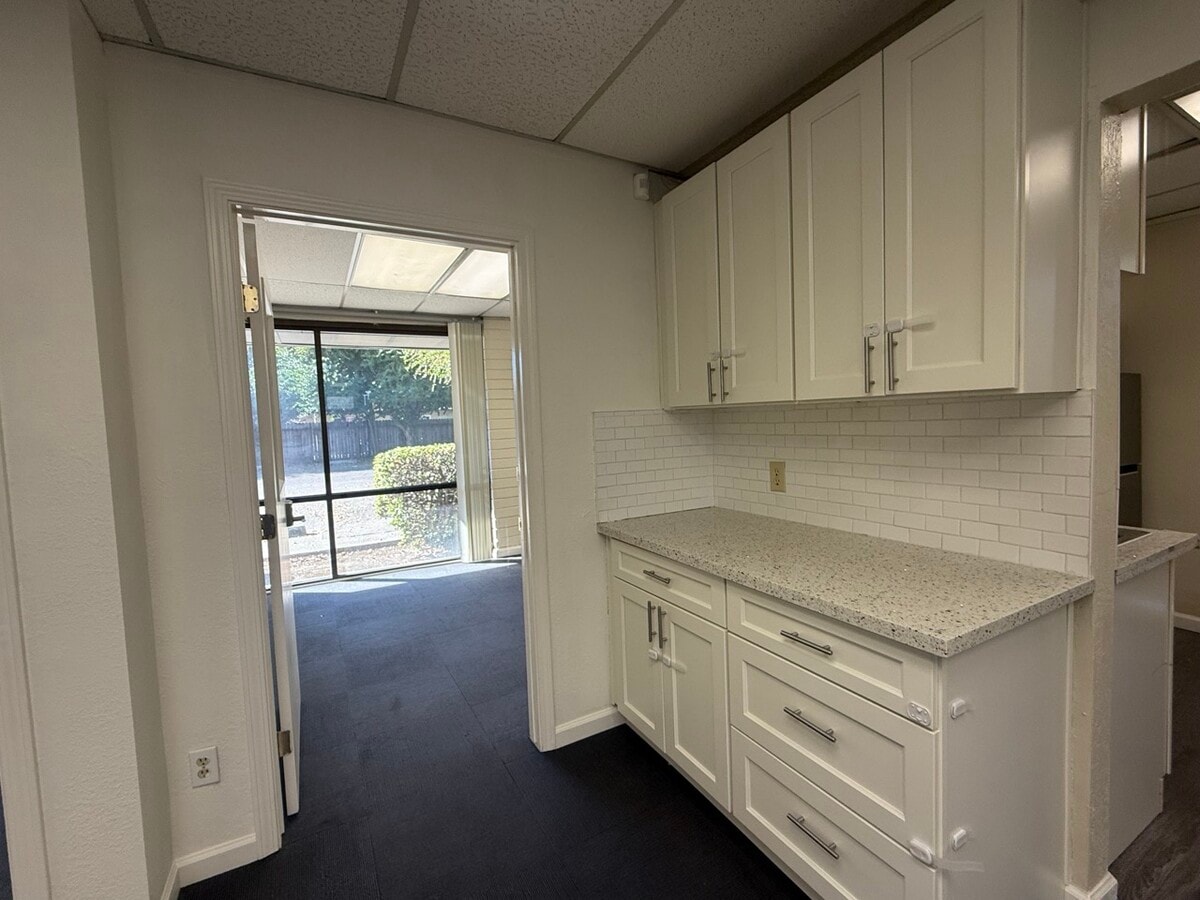 5637 N Pershing Ave, Stockton, CA 95207 - Lot B5-7 - - Photo intérieure - Image 2 of 11