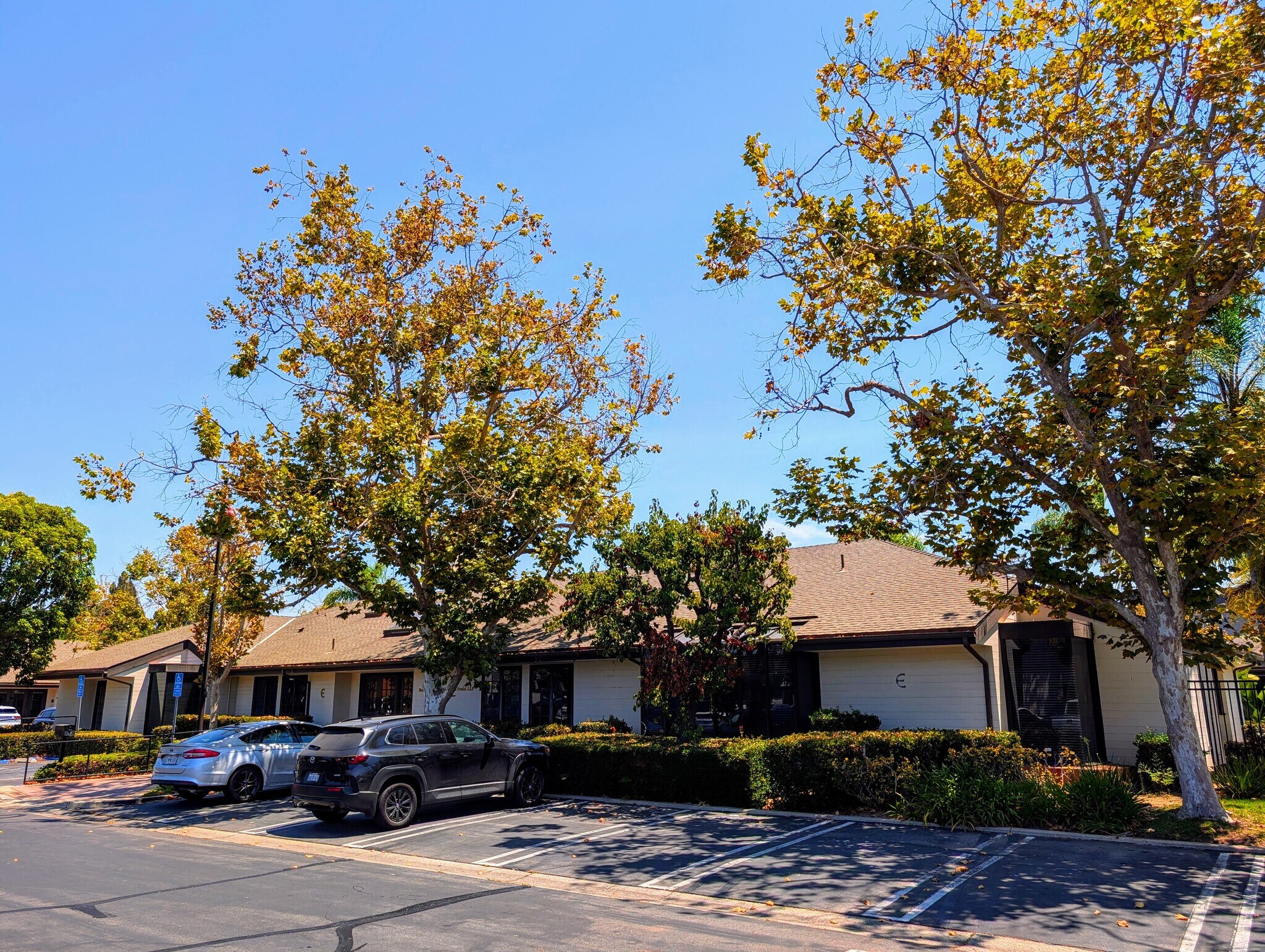 3151 Airway Ave, Costa Mesa, CA à louer Photo de l’immeuble– Image 1 sur 10