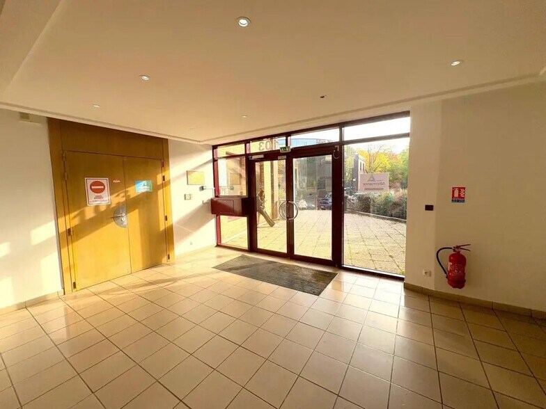 Bureau dans Saint-Germain-en-Laye à louer - Photo de l’immeuble – Image 2 sur 29