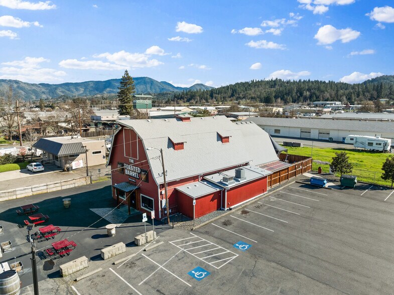 The Toasted Barrel, Grants Pass, OR à vendre - Photo de l’immeuble – Image 3 sur 25