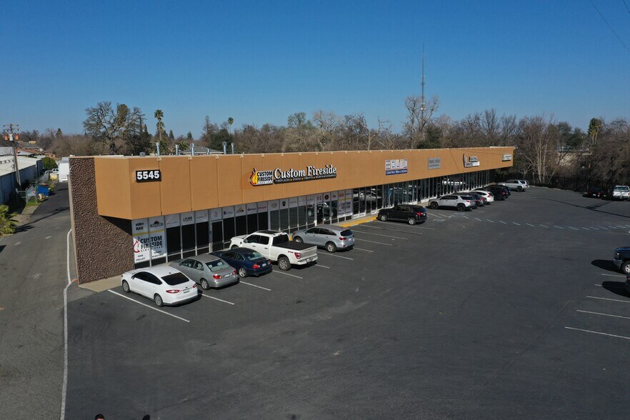 5543-5561 Auburn Blvd, Sacramento, CA à louer - Photo de l’immeuble – Image 1 sur 3