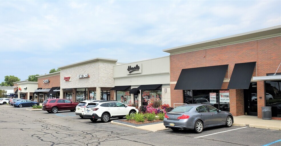 6873-6931 Orchard Lake Rd, West Bloomfield, MI à louer - Photo de l’immeuble – Image 2 sur 12