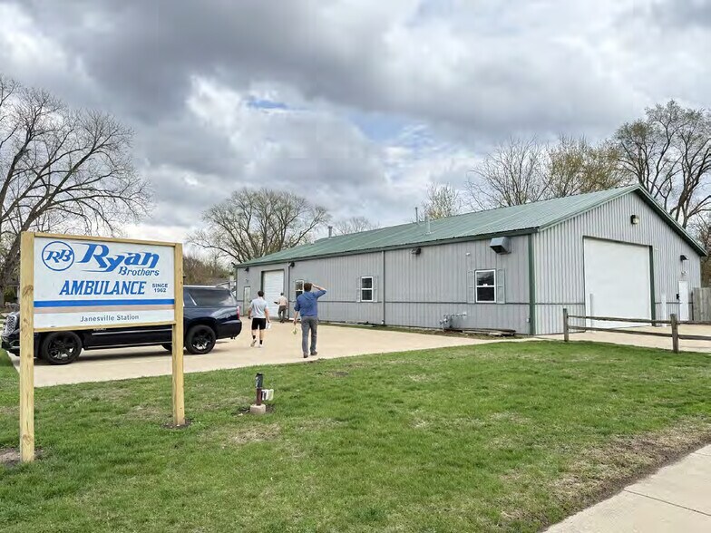 1007 Jerome Ave, Janesville, WI à vendre - Photo de l’immeuble – Image 1 sur 17