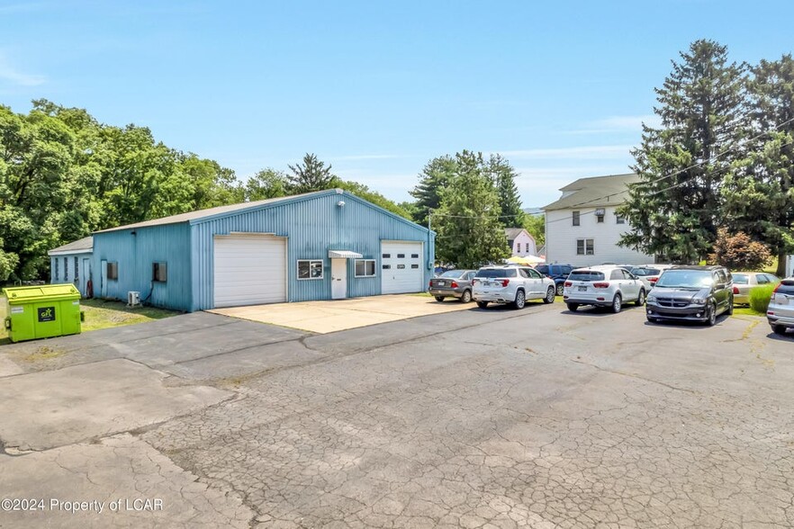 109 Alden Rd, Nanticoke, PA à vendre - Photo principale – Image 1 sur 34