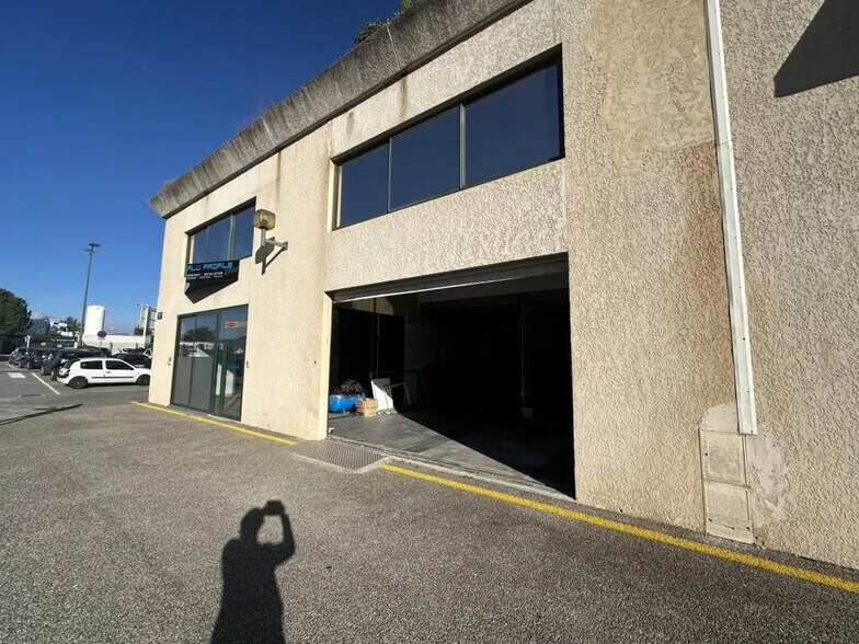 Local commercial dans Puget-sur-Argens à louer - Photo de l’immeuble – Image 2 sur 16