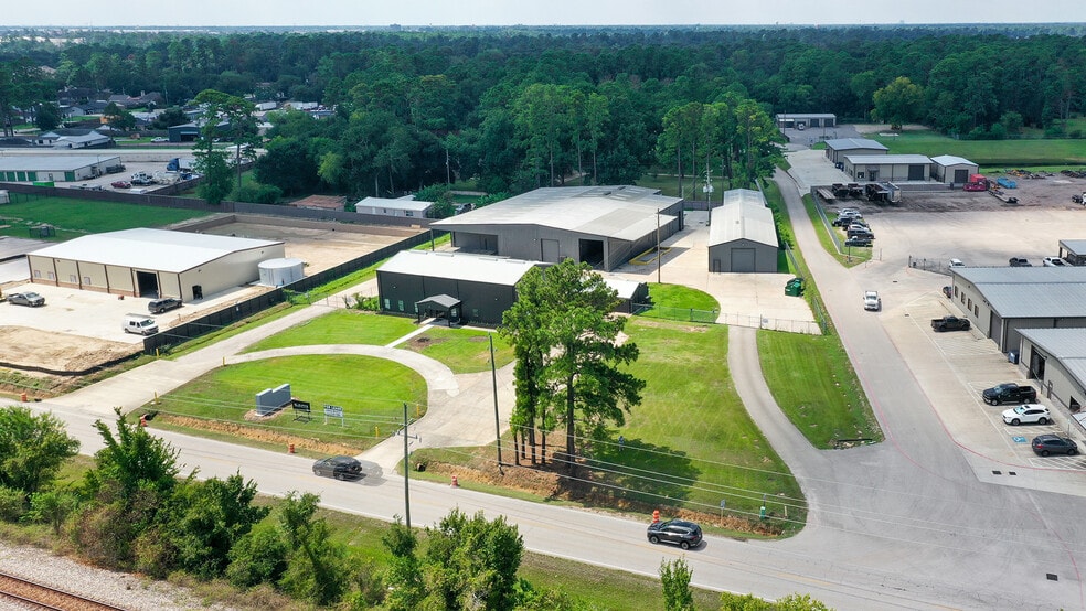 23609 W Hardy Rd, Spring, TX à louer - Photo de l’immeuble – Image 3 sur 15