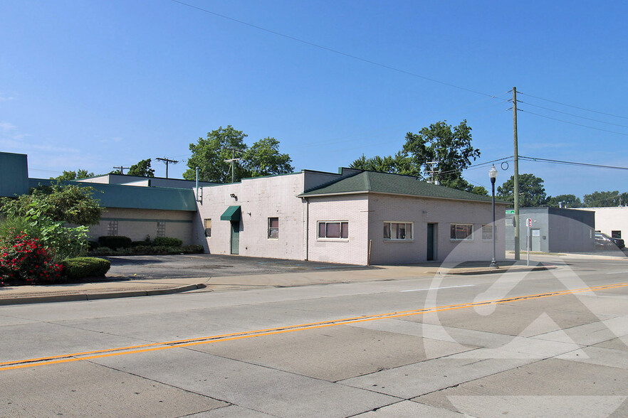 1704 E Nine Mile Rd, Hazel Park, MI à vendre - Photo de l’immeuble – Image 1 sur 2