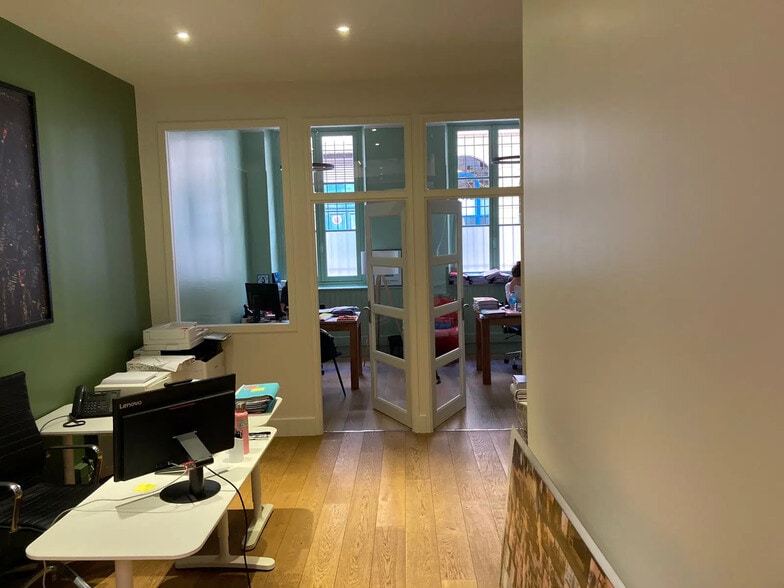 Bureau dans Bordeaux à vendre - Photo de l’immeuble – Image 3 sur 8