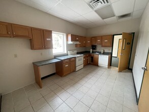 33 W Main St, Vernon Rockville, CT à louer Photo intérieure– Image 1 sur 8