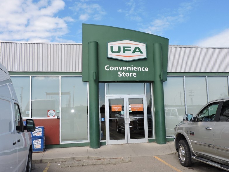 41 Petrolia Dr, Red Deer, AB à louer - Photo de l’immeuble – Image 2 sur 9