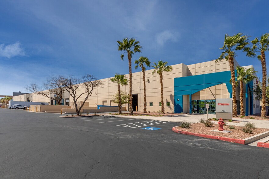 750 Pilot Rd, Las Vegas, NV à louer - Photo de l’immeuble – Image 3 sur 9