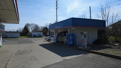 701 W Memorial Dr, Muncie, IN à louer Photo intérieure– Image 2 sur 9