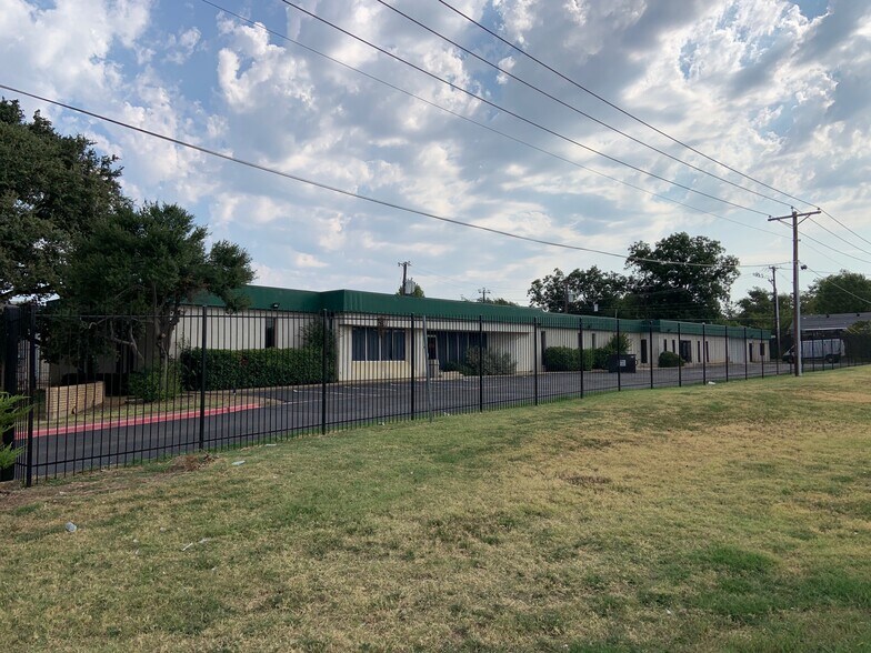 10210 Monroe Dr, Dallas, TX à louer - Photo de l’immeuble – Image 3 sur 16