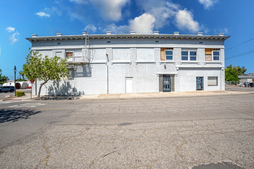 6701 2nd St, Riverbank, CA à vendre - Photo de l’immeuble – Image 2 sur 7
