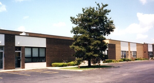 2416-2420 E Oakton St, Mount Prospect, IL à vendre - Photo de l’immeuble – Image 2 sur 6