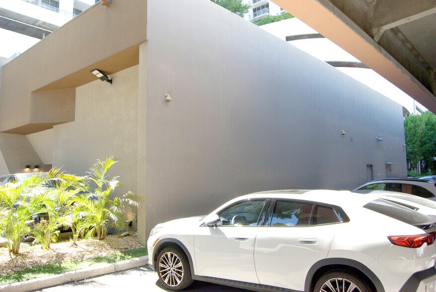 3630 NE 1st Ct, Miami, FL à louer - Photo de l’immeuble – Image 2 sur 13