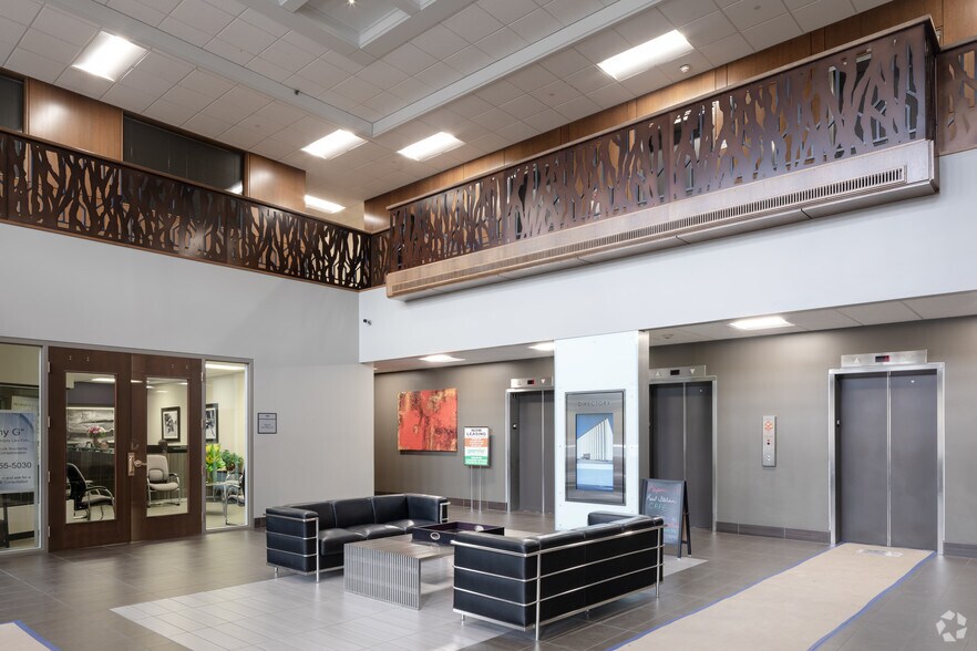 3801 E Florida Ave, Denver, CO à louer - Hall d’entrée – Image 3 sur 7