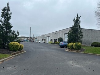 Plus de détails pour 100-122 Keyland Ct, Bohemia, NY - Industriel/Logistique à vendre