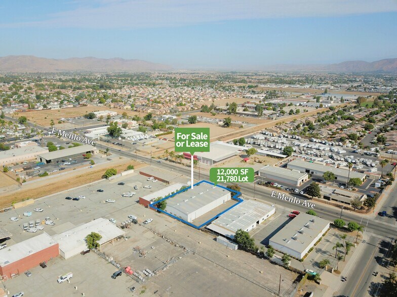 445 E Menlo Ave, Hemet, CA à louer - Photo de l’immeuble – Image 2 sur 14