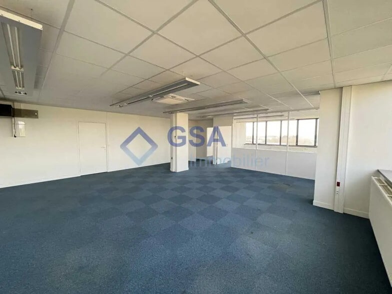 Bureau dans Évry-Courcouronnes à louer - Photo intérieure – Image 3 sur 6