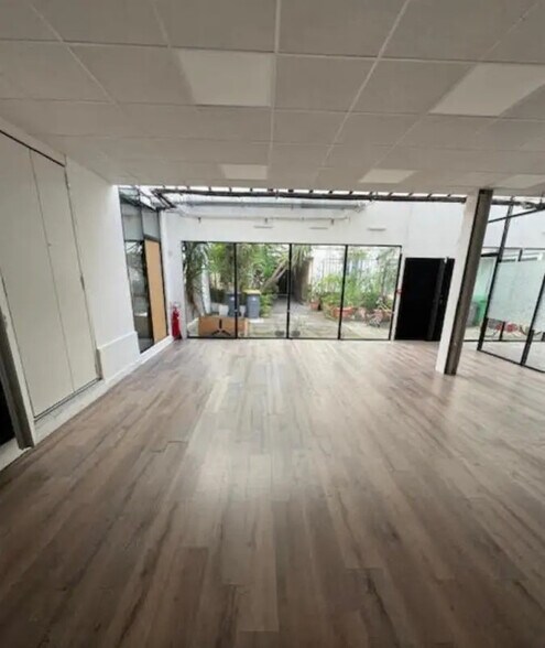 Local commercial dans Paris à louer - Photo de l’immeuble – Image 3 sur 6