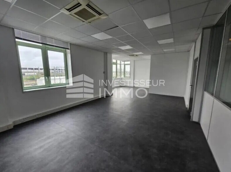 Bureau dans Pantin à louer - Photo de l’immeuble – Image 3 sur 7
