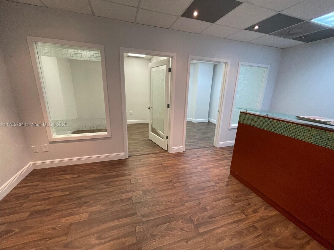 12550 Biscayne Blvd, North Miami, FL 33181 - Lot 208 -  - Photo intérieure - Image 1 of 5