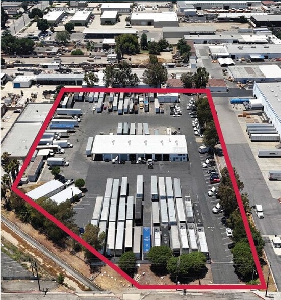1101 S East End Ave, Pomona, CA à louer - Photo de l’immeuble – Image 2 sur 6