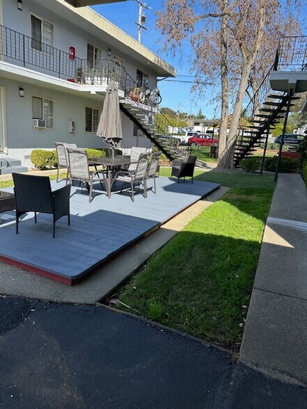 1322 1/2 E 5th St, Benicia, CA à vendre - Photo de l’immeuble – Image 2 sur 4