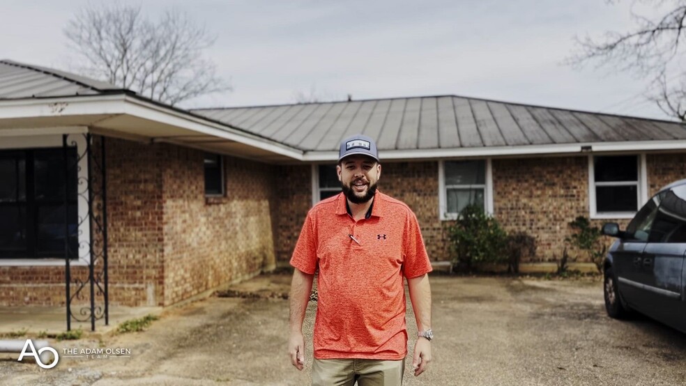 300 S Cedar St, Crockett, TX à vendre - Vidéo sur l’annonce professionnelle – Image 2 sur 36