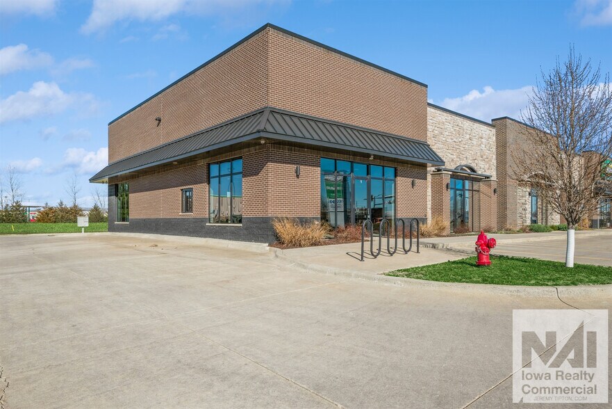 680 Meade Dr, North Liberty, IA à louer - Photo de l’immeuble – Image 2 sur 18