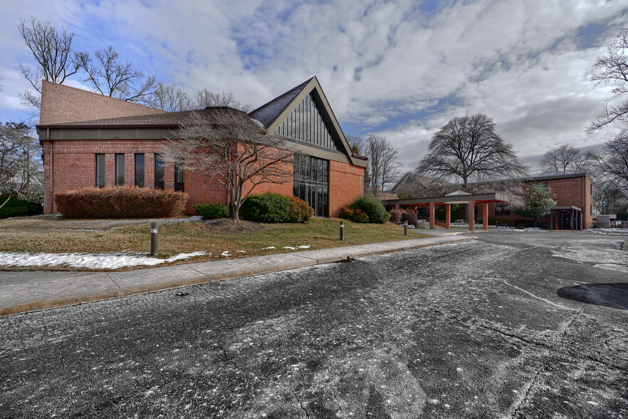 541 Marshall Rd SW, Vienna, VA à vendre - Photo de l’immeuble – Image 1 sur 24