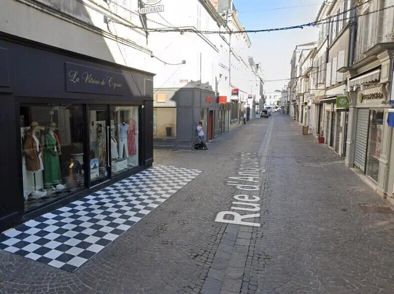 Local commercial dans Boutiers-Saint-Trojan à louer - Photo de l’immeuble – Image 2 sur 4