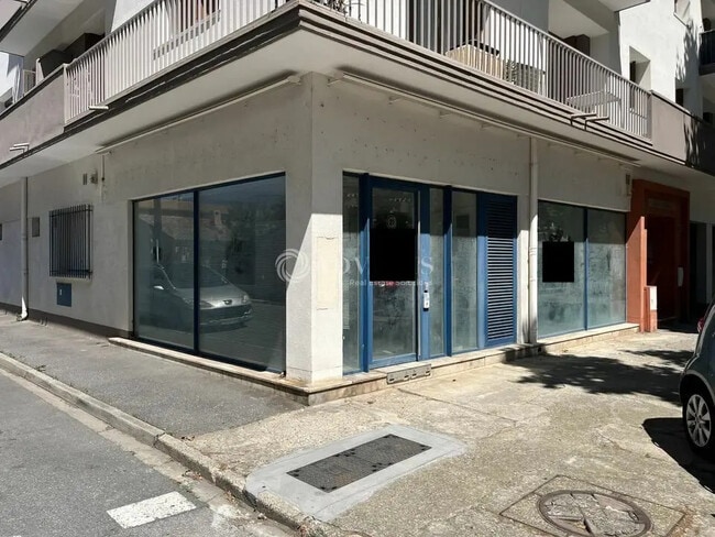 Plus de détails pour Local commercial à louer