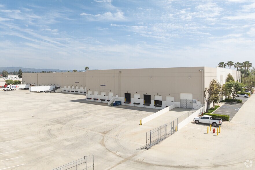12995 Marquardt Ave, Santa Fe Springs, CA à louer - Photo de l’immeuble – Image 3 sur 5