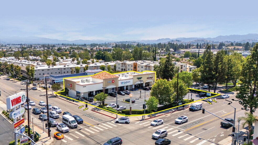 20516 Devonshire St, Chatsworth, CA à vendre - Photo de l’immeuble – Image 1 sur 5