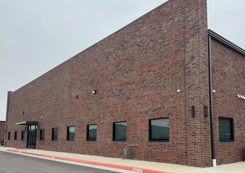 12251 S 74th E Ave, Bixby, OK à louer - Photo de l’immeuble – Image 1 sur 7