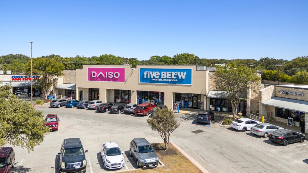 2929-2951 Thousand Oaks Dr, San Antonio, TX à louer - Photo de l’immeuble – Image 3 sur 37