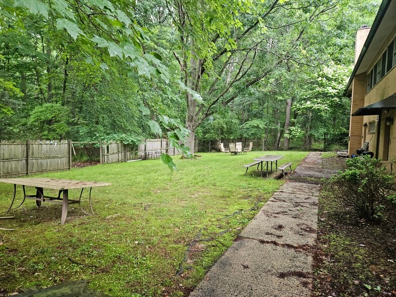 24 Rossa Ave, Lawrence Township, NJ à louer - Photo de l’immeuble – Image 3 sur 9