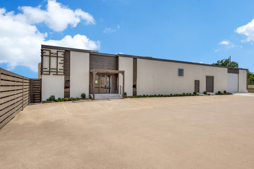 13840 Denton Dr, Farmers Branch, TX à louer - Photo principale – Image 1 sur 29