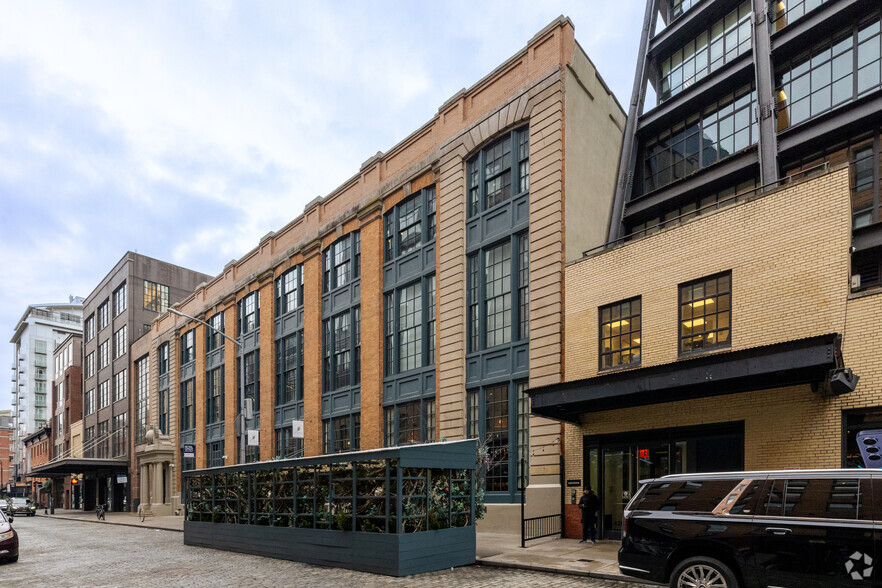 416 W 13th St, New York, NY à louer - Photo de l’immeuble – Image 2 sur 9