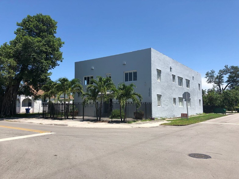2500 NE 192nd St, Miami, FL à vendre - Photo principale – Image 1 sur 20