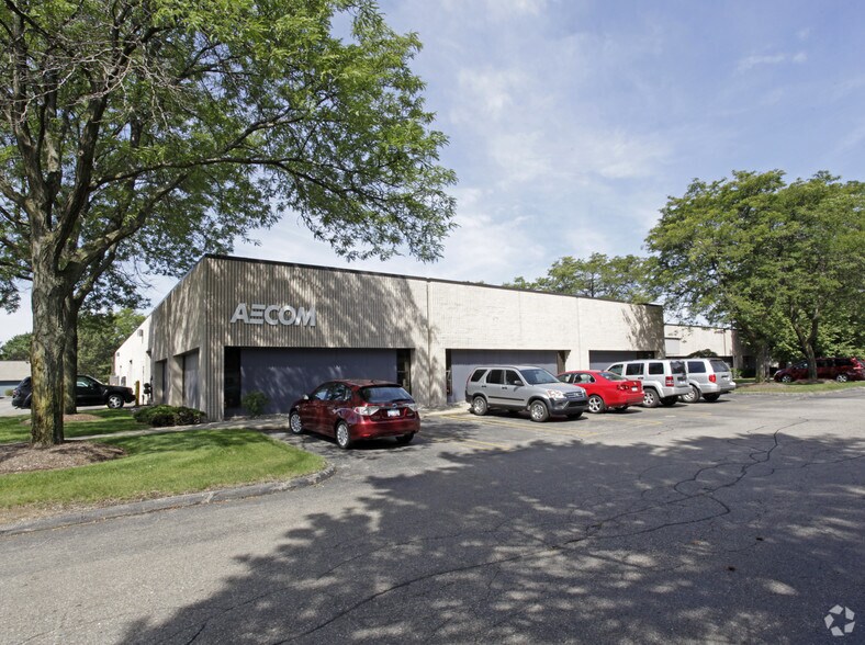 14115 Farmington Rd, Livonia, MI à louer - Photo de l’immeuble – Image 1 sur 19