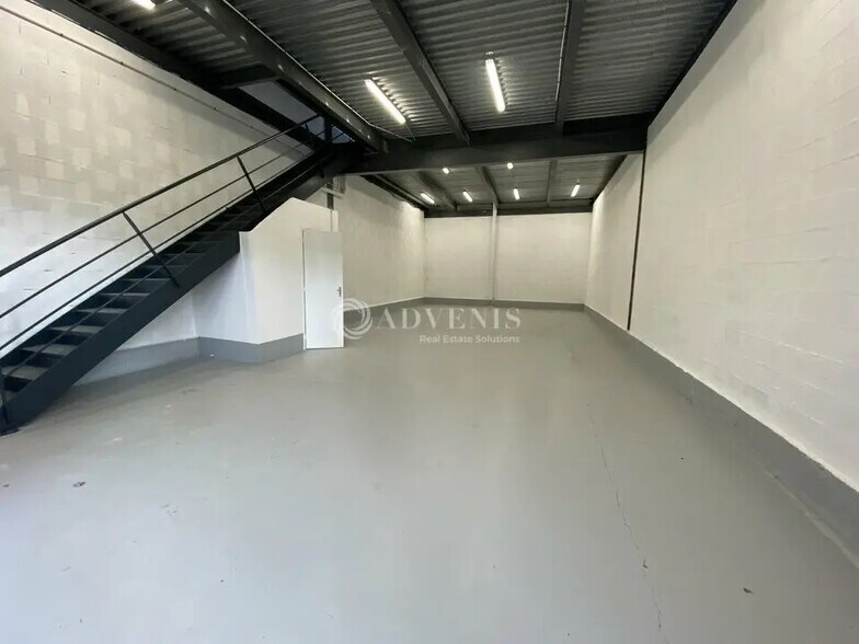 Local d’activités dans Noisy-le-Grand à louer - Photo de l’immeuble – Image 3 sur 5
