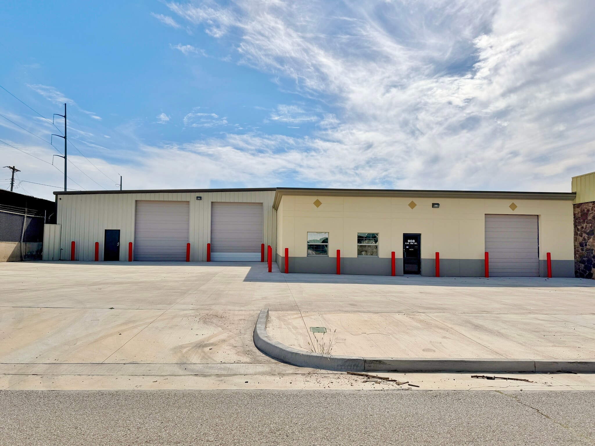 908 SW 5th St, Oklahoma City, OK à louer Photo de l’immeuble– Image 1 sur 19