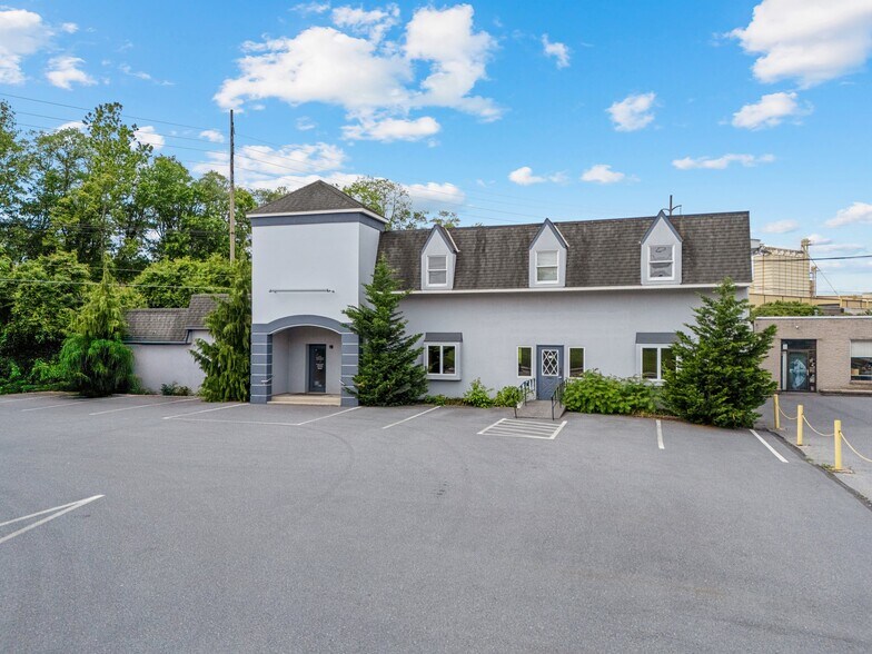 60 Shillington Rd, Sinking Spring, PA à vendre - Photo de l’immeuble – Image 1 sur 26