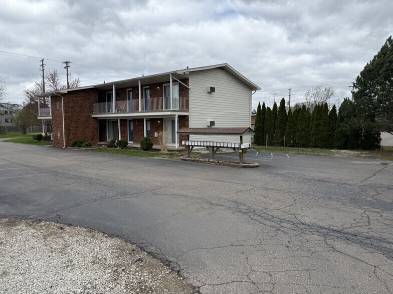 618 Renker Rd, Lansing, MI à vendre - Photo de l’immeuble – Image 2 sur 11